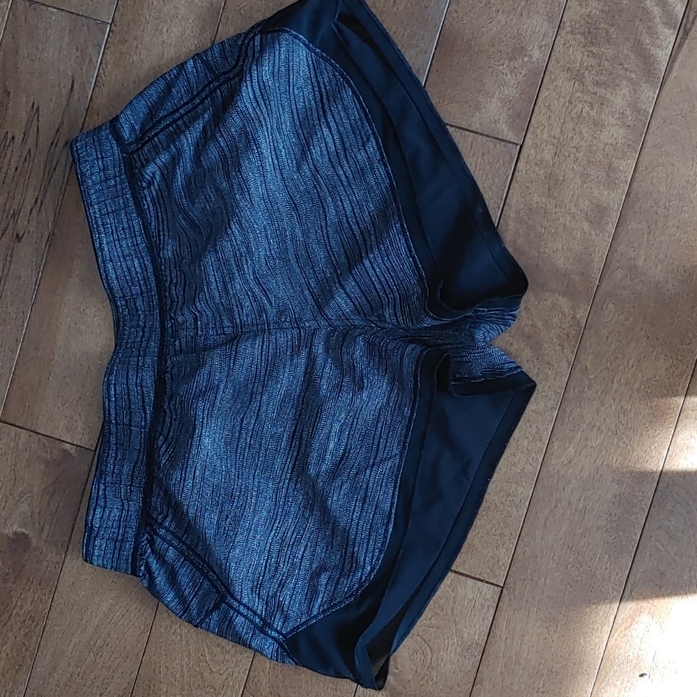 Lululemon Two With One Short Reversible Size 10 Black and Grey